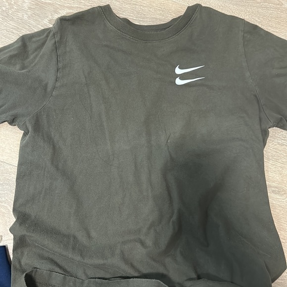 youth size XL (adult small/medium)nike tee - Picture 2 of 3